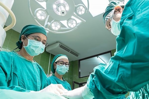 7 Yaşındaki Minik Yüreğe Yapay Kalp Umudu: Başarılı Nakil Türkiye’de Gerçekleşti